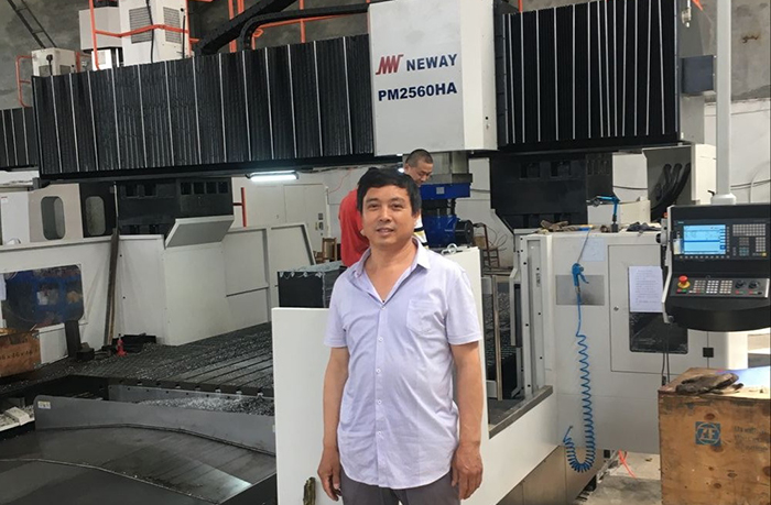 鼎輝生產(chǎn)化肥設備及有機肥設備的大型龍門銑床